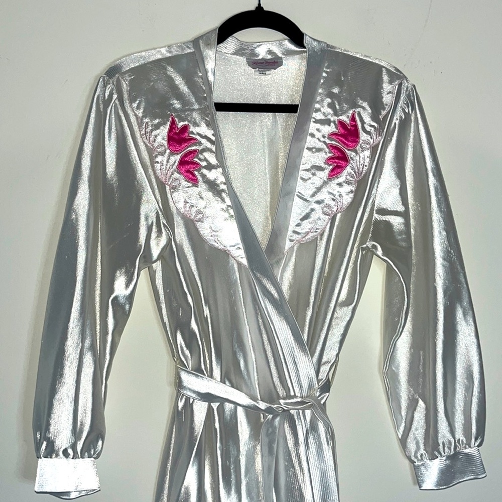 Vintage Reasa Martin White and Pink embroidered robe